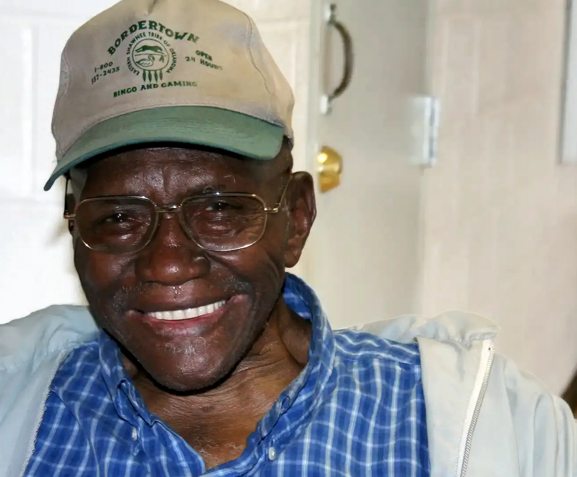 phoenix-family-senior-man-independent-living3